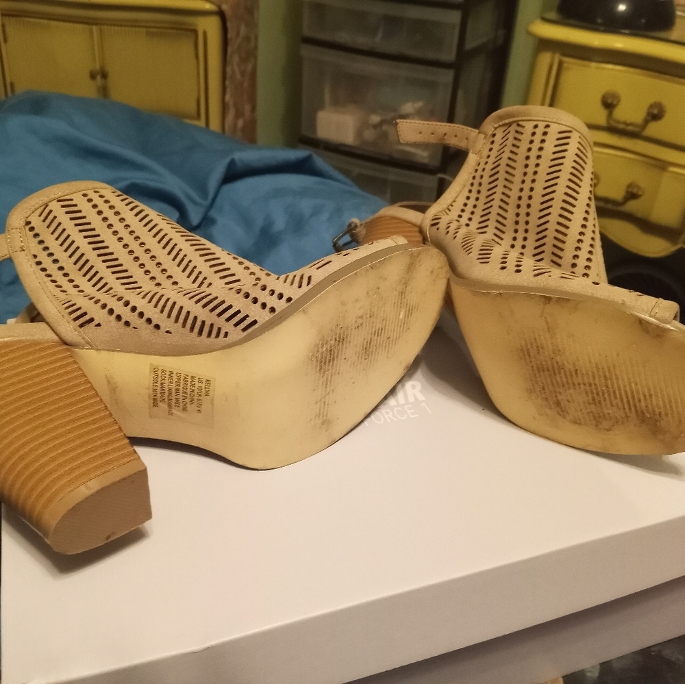 Webbed Sandals - Picture 3 of 3